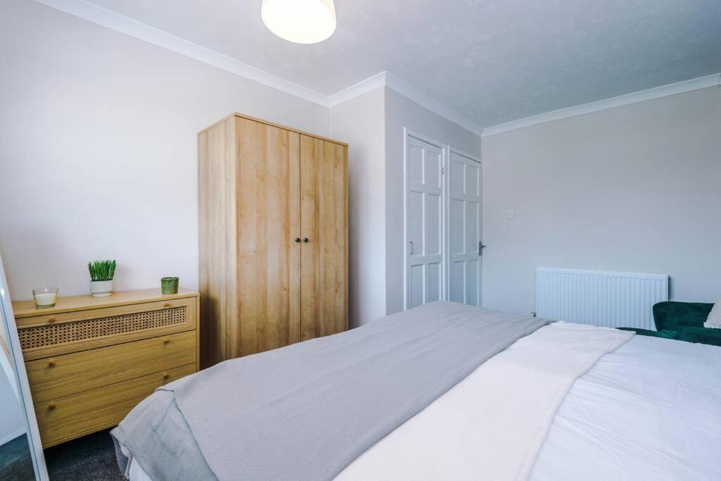 Cheerful 3 Bedroom Home With Parking Near Chester Saughall エクステリア 写真