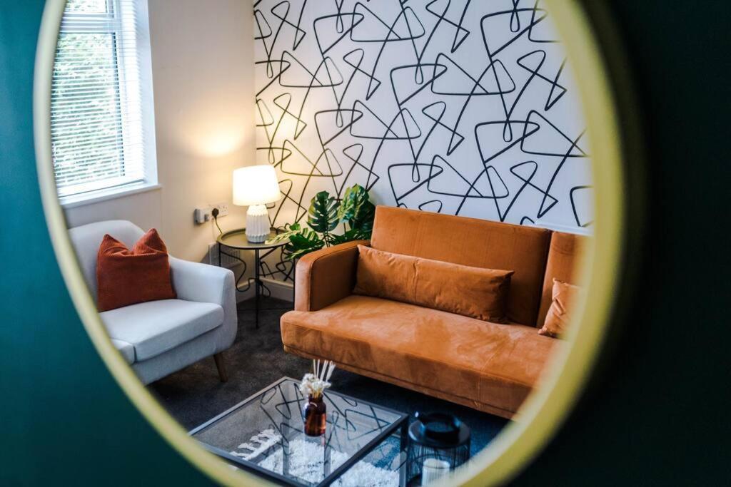 Cheerful 3 Bedroom Home With Parking Near Chester Saughall エクステリア 写真