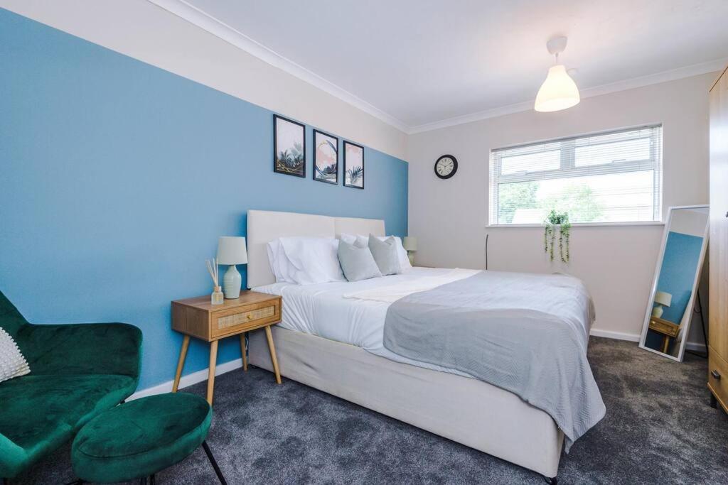 Cheerful 3 Bedroom Home With Parking Near Chester Saughall エクステリア 写真