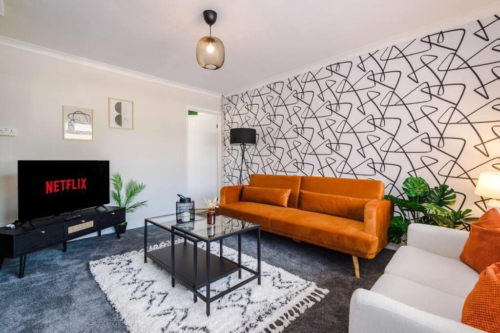Cheerful 3 Bedroom Home With Parking Near Chester Saughall エクステリア 写真