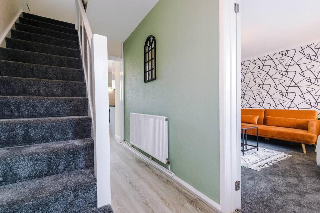 Cheerful 3 Bedroom Home With Parking Near Chester Saughall エクステリア 写真