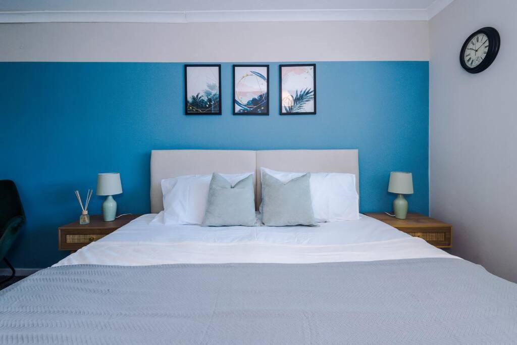Cheerful 3 Bedroom Home With Parking Near Chester Saughall エクステリア 写真
