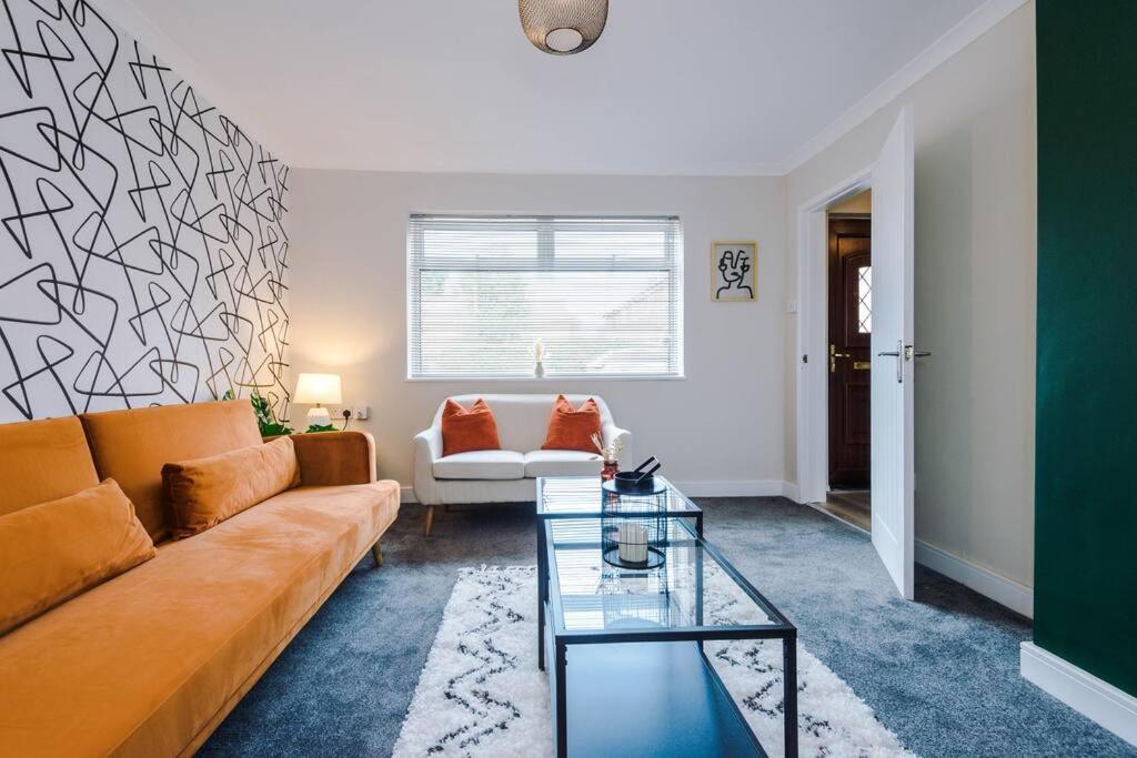 Cheerful 3 Bedroom Home With Parking Near Chester Saughall エクステリア 写真